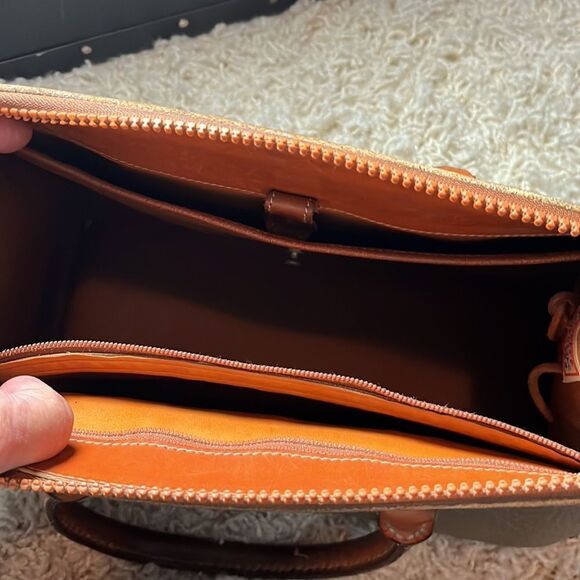 Vintage Biscotti Shortbread Dooney and Bourke AWL Shoulder bag - Picture 7 of 13